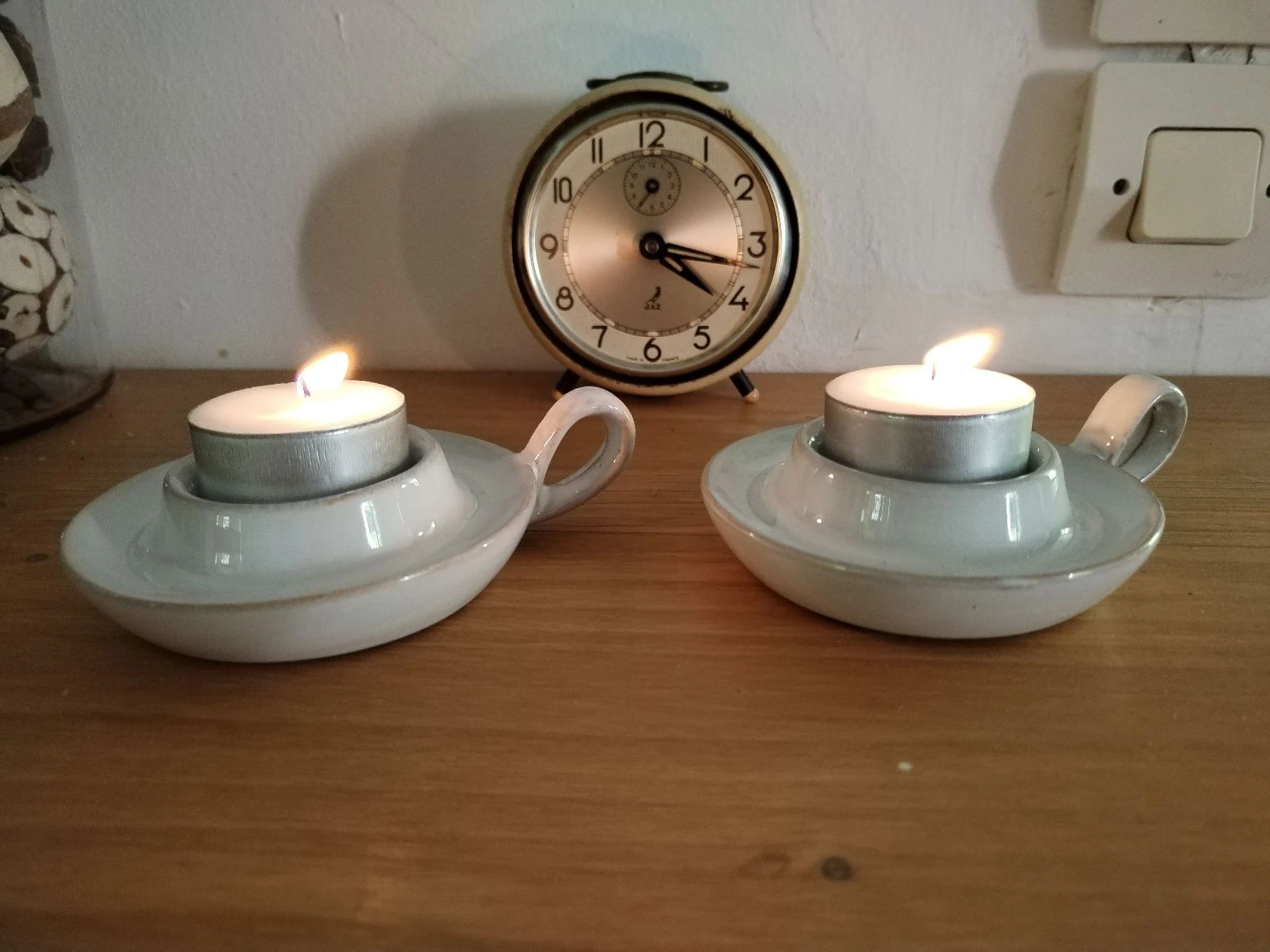 ensemble de 2 beaux portes bougies chauffe plat en céramique émaillée artisanales.